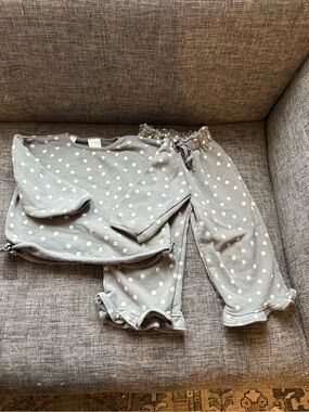 Zara Girls Grey Polka Dot sweatsuit 5T